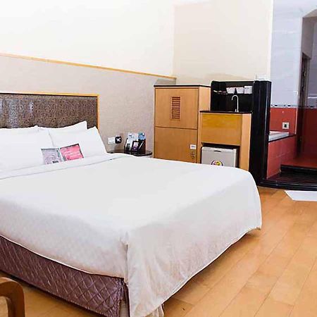 Royal Group Motel Chien Kuo Branch Kaohsiung Exterior foto